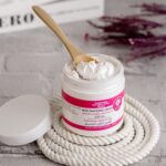 كريم مبيض ومقشر الجسم